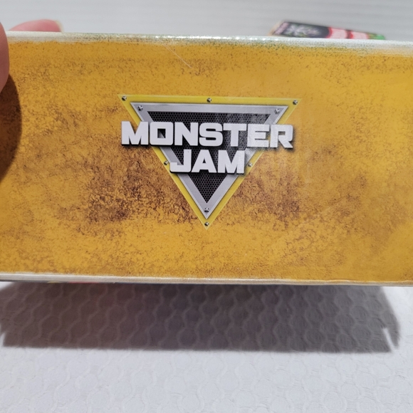 Monster Jam Grave Digger exclusive 2017 real wood building toy assembled - Picture 4 of 16